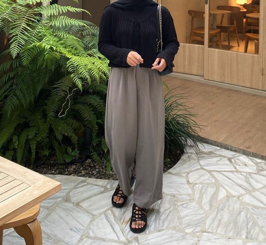 namiflo's tweet photo. Rona Cardigan ✨
📎https://t.co/8JFE3xBb00

Asoka Meira Pants ✨ katun polyester, celan model highwist, belakang karet, depan kancing 🕊
📎https://t.co/cYQ6RINwia https://t.co/YzKT4ybypE