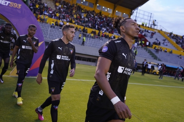 futbolecuador's tweet photo. 📰 La conducta deberá mejorar en la siguiente fecha de #LigaPro La #Fecha2 ha dejado varios jugadores suspendidos y multas económicas 🔽 https://t.co/cKTCrK9n1J https://t.co/09wqPdKd0T https://t.co/hSMCmHjMGk
