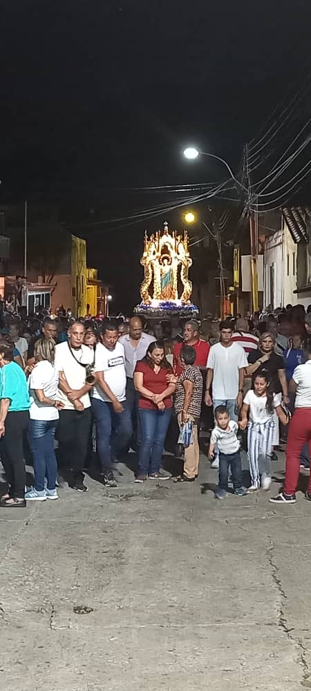 OtilcaRadio's tweet photo. Procesión de Nuestra Señora de La Asunción, patrona de la isla de Margarita

#SomosOtilcaRadio 🎙️

#MusicaDeVenezuelaSinLimites 🇻🇪 https://t.co/yFZveQ5VnN
