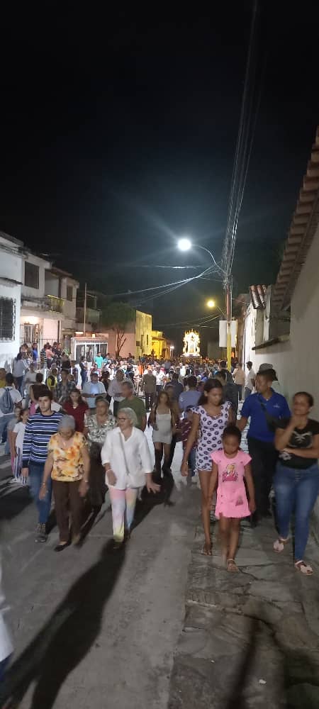 OtilcaRadio's tweet photo. Procesión de Nuestra Señora de La Asunción, patrona de la isla de Margarita

#SomosOtilcaRadio 🎙️

#MusicaDeVenezuelaSinLimites 🇻🇪 https://t.co/yFZveQ5VnN
