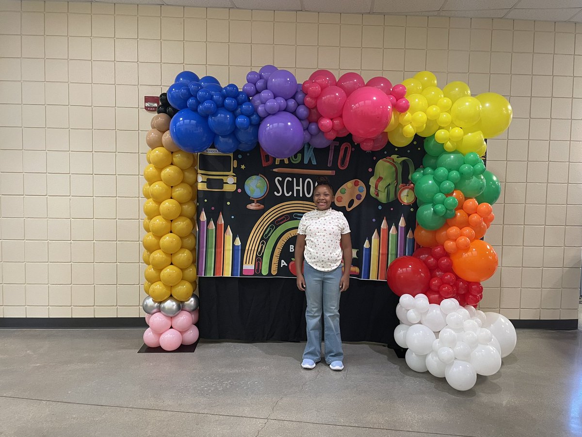 muellerusd259's tweet photo. It was so good to have our Mueller Jets in the building today! A fantastic first day for the start an amazing year! #wpsproud https://t.co/5yeOXYeY3o
