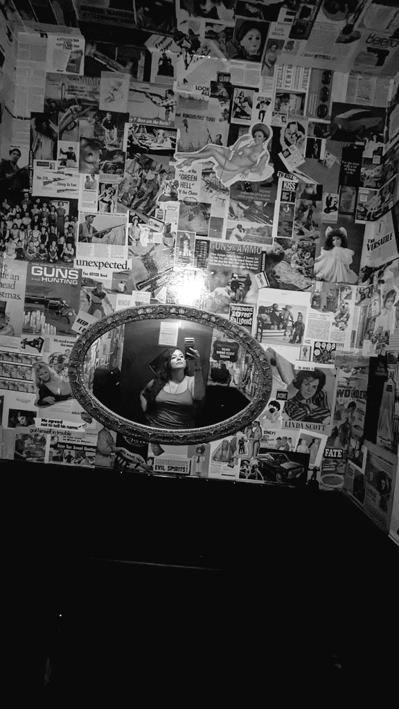 Astrid_Ale01's tweet photo. 🪞 Mirror, mirror, on the wall 🪞 https://t.co/XZM92h01ON