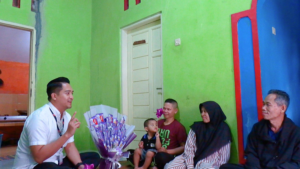Pada hari Jumat (4/8), Nabati Group berkunjung ke rumah keluarga anak balita berinisial MG, yang kepalanya tersangkut kaleng Nabati Wafer Richoco, belum lama ini. Kunjungan tak lain adalah sebagai wujud empati Nabati kepada pelanggan.

"Mengutamakan Pelanggan (Totally Customer)