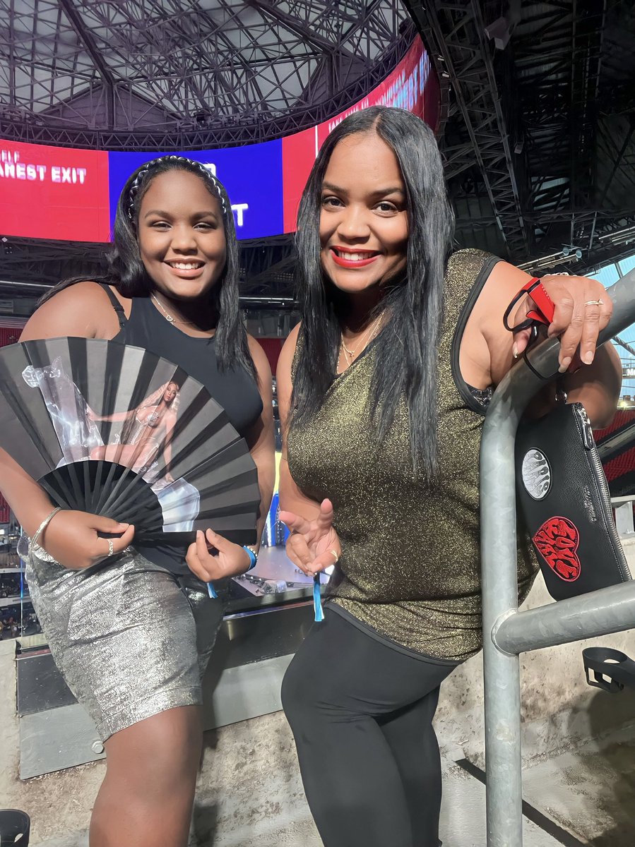 Realnolyeindian's tweet photo. “Ma will you take me to see Beyoncé?”
Yep. ✔️ 

It’s her first concert. She’s having a BALL. Mission accomplished. 
&amp; tell your Daddy THANK YOU ♥️
#BeyonceAtlanta 🍑 💫 https://t.co/kB1QFWT2aL