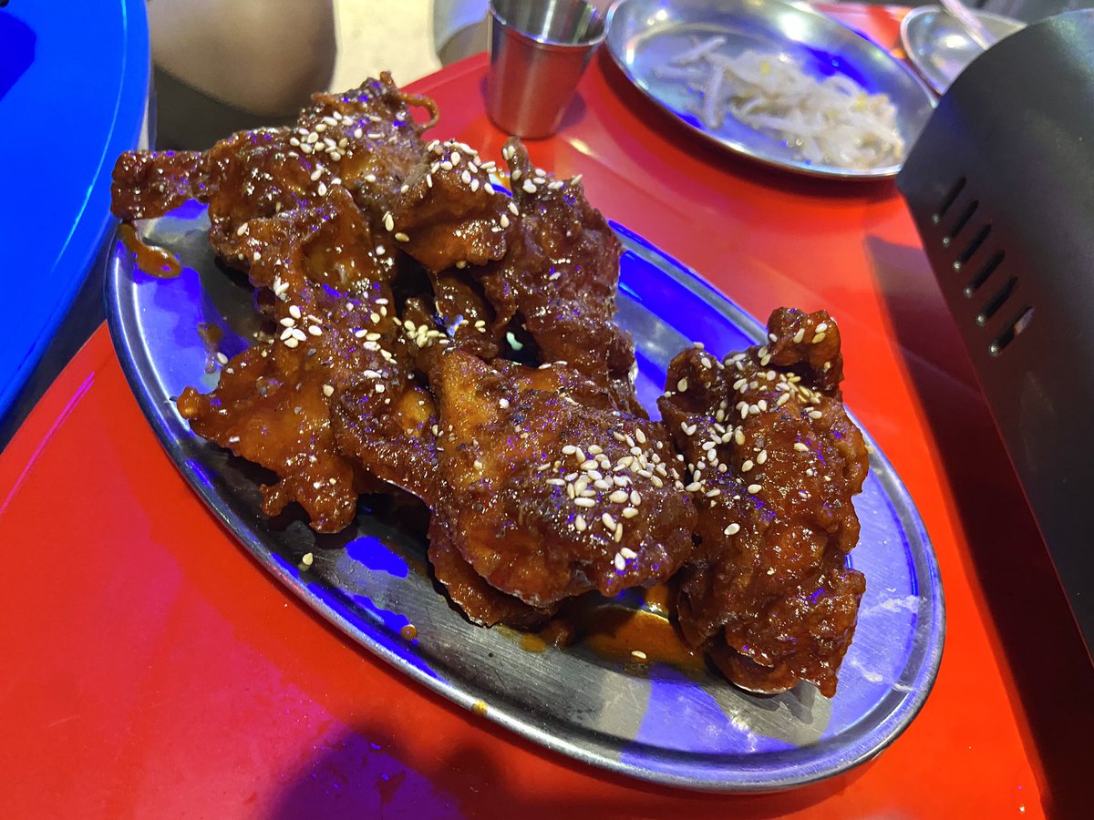 宮古島にこんな美味いサムギョプサルが食べられる韓国料理屋があるなんて知らなかった😆
お店をやってるのは在日の韓国人の若い兄弟2人で接客もノリも良くてカムサハムニダー😁