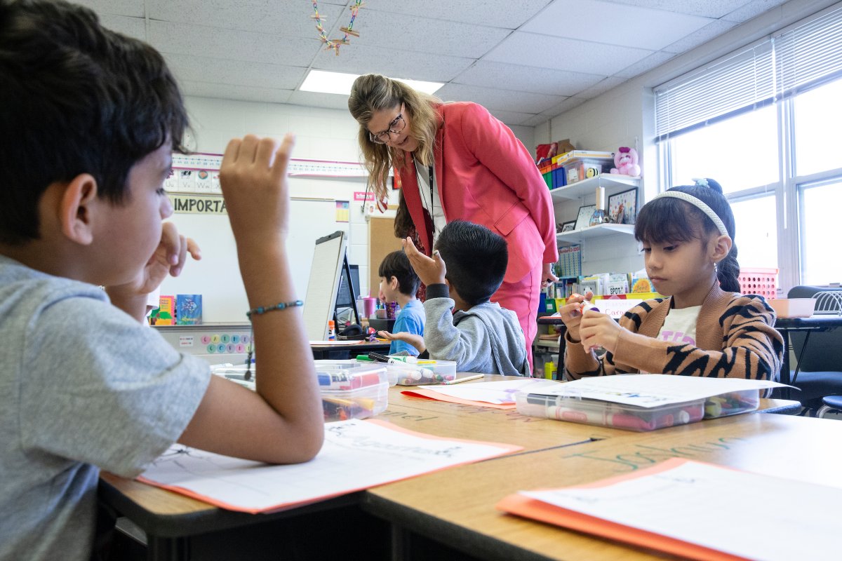 sdu46's tweet photo. On #U46FirstDay2023, @sUz46johnson visited multiple schools, chatted with students and staff, and met with members of the media. She spread positivity and wished everyone a fantastic new school year ahead. Every day is a great day to learn in U-46! #WeAreU46 https://t.co/w2ykVndKvl