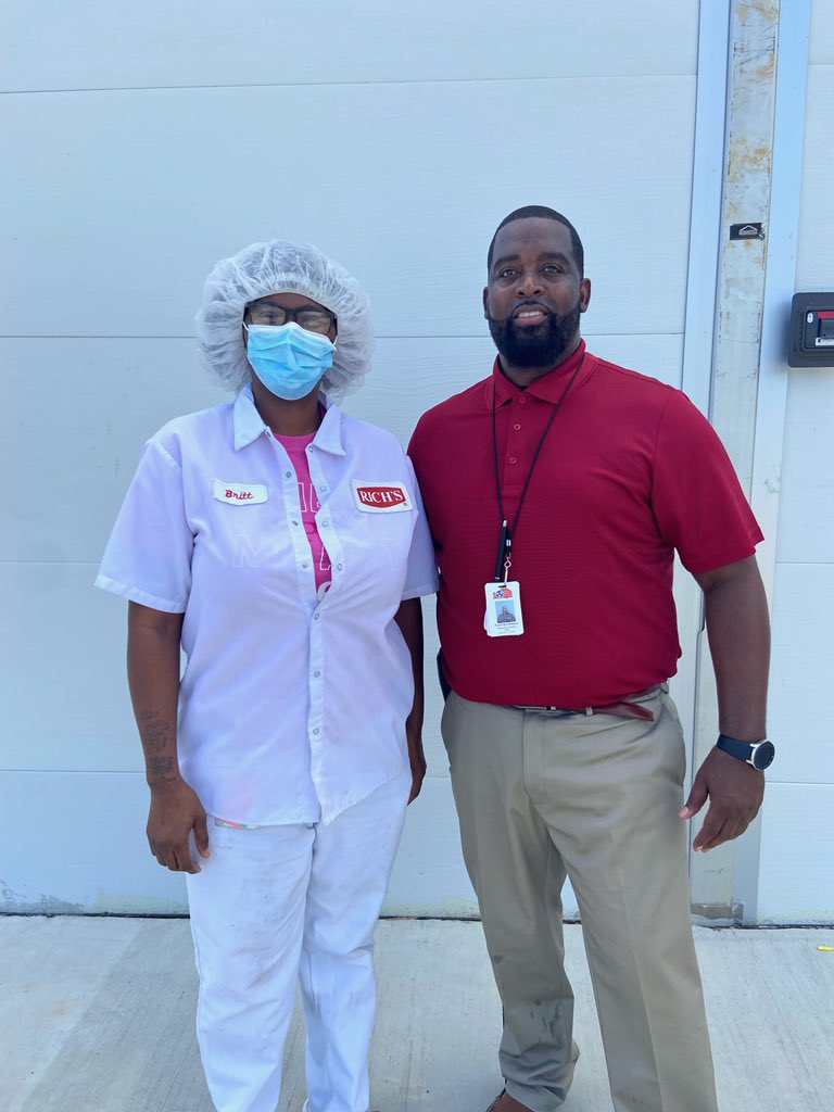 CMSCovTn's tweet image. Special thanks to Brittany Jackson from Rich’s for their donation of supplies this morning! 💜💛⚡️
#StrongerTogether
#communitytogetherness