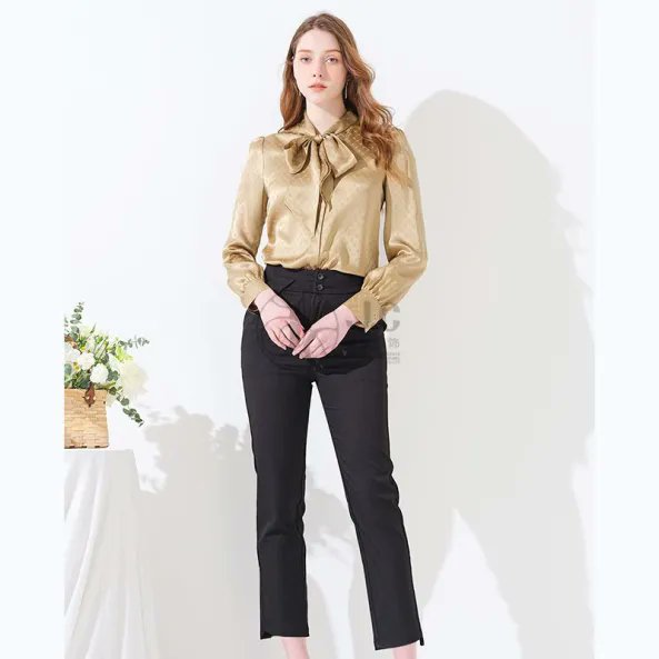 Silk Shirt and Woven Pants
The overall design with gentle neck tie looks fashionable and suitable for commuting, and shows full femininity.
#apparel  #fashionstyle #blouse #blousestyle #blouseskirt #blousedesigns