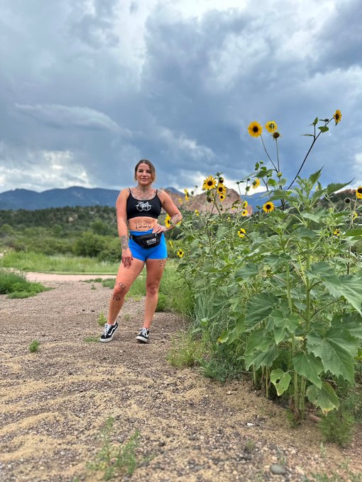 🌻 chubby me likes going for hikes! https://t.co/td88YtNIw5<a href="/tag/retweet"class="tags"><span>#retweet</span></a>