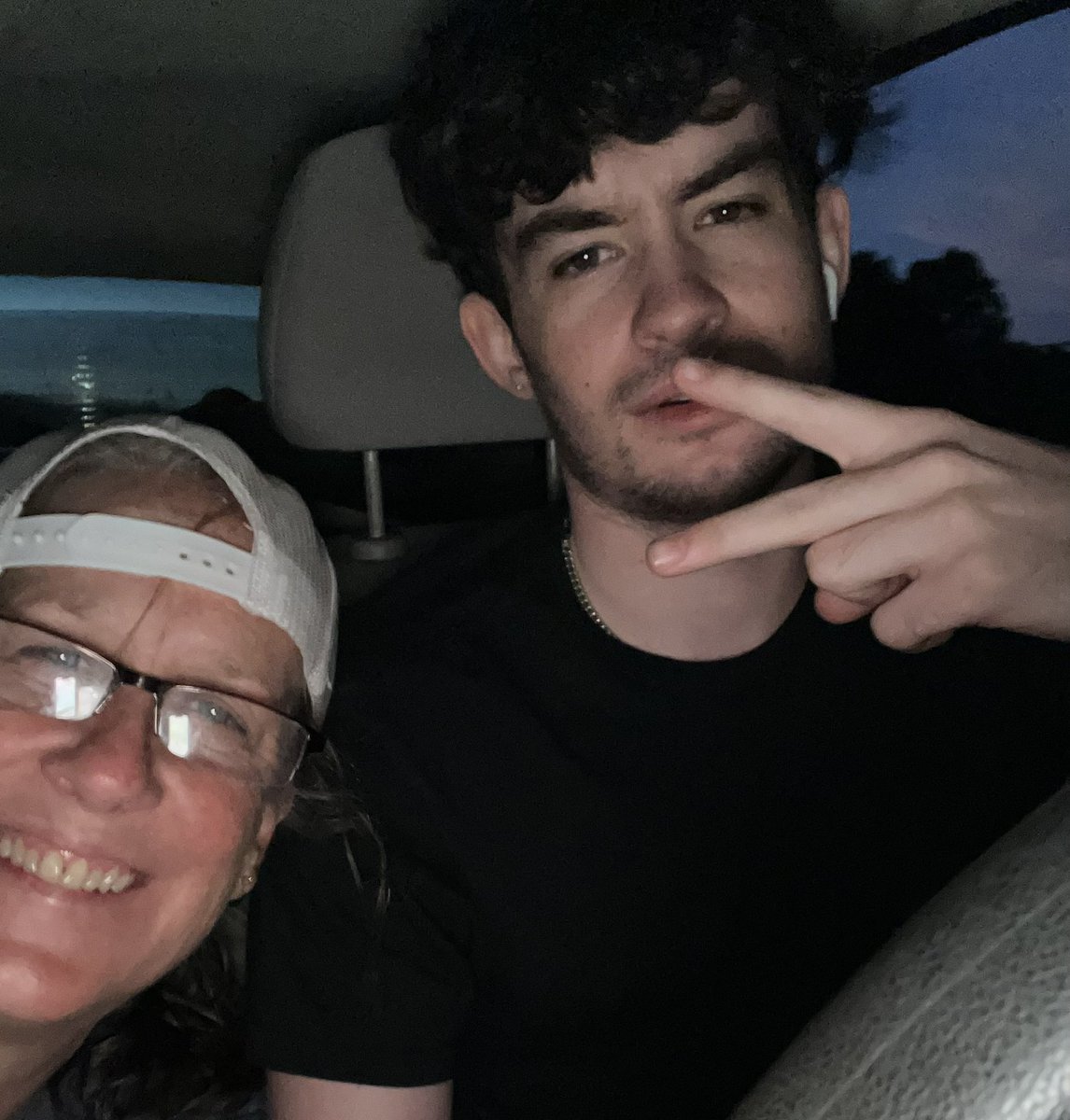 MaMaMaBud's tweet photo. Happy to be a mama of this kiddo 😎. Back to Winthrop to finish that degree 📜 💪🏻🫶🏻♥️!!!!!  Long drive but worth😎 https://t.co/7nUpLukVA2