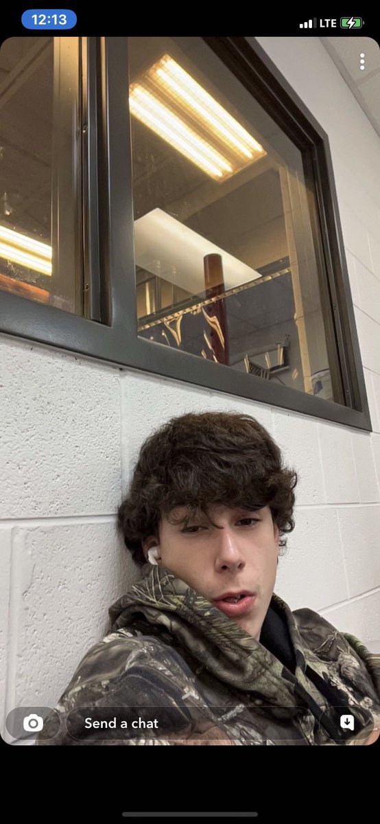 BCHSPussies's tweet photo. hey tucker can she even feel you after poppin that kid out🤔 i bet it’s like a hot dog in a hallway https://t.co/vEg1QCAC6O