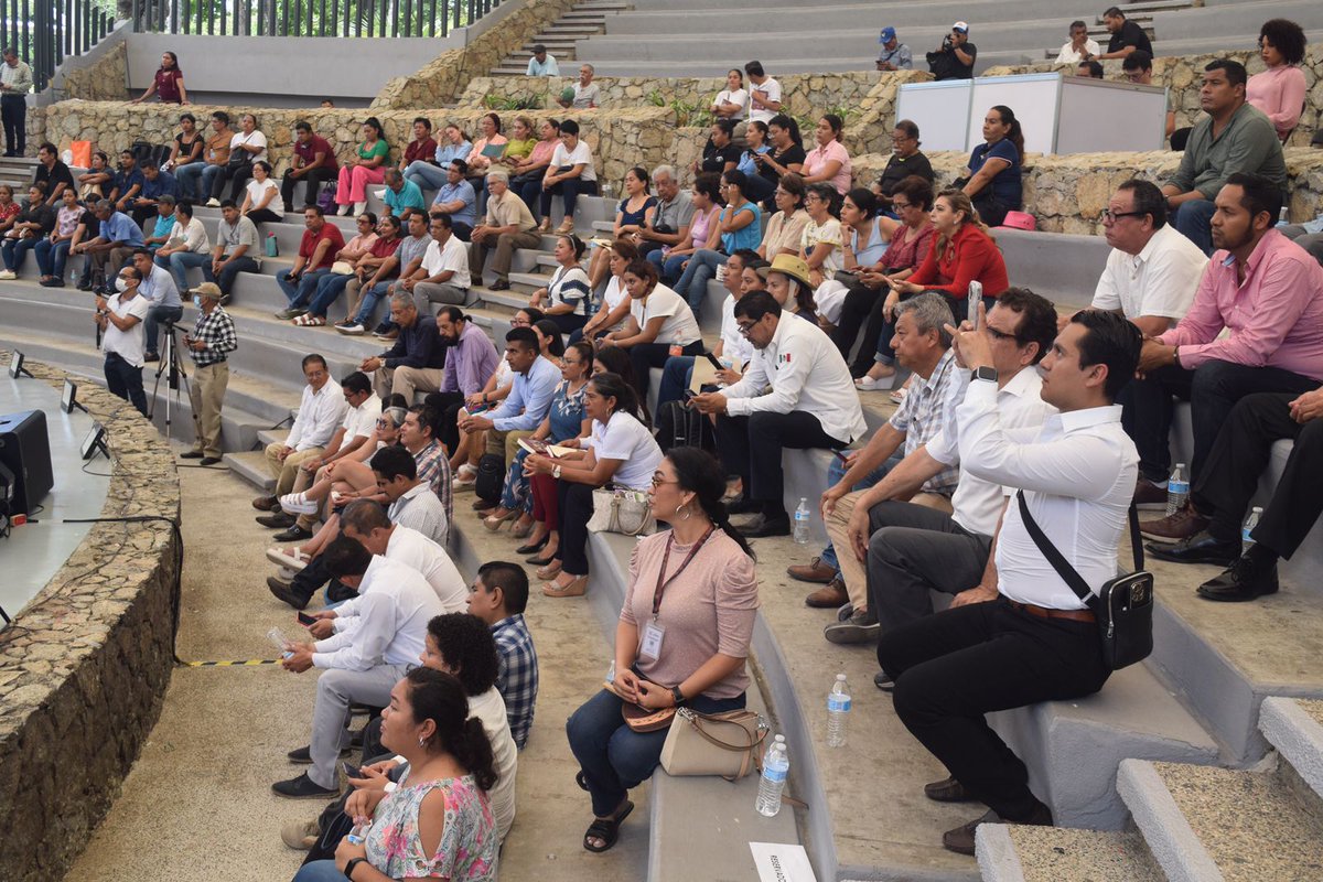 cecyagr's tweet photo. 🔴 Respaldan a @Claudiashein Académicos e investigadores de educación Media Superior y Superior el Estado de #Guerrero 

▶️Nota completa: https://t.co/Em1DIHh9WF https://t.co/15mpSYFXF5