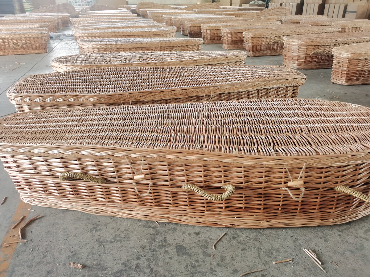 EcoffinsWillow's tweet photo. green coffin will finish then loading the container immediately #green #wovencasket#urns #ashesurns #craft #handwoven #wicker #weavesupplies #naturalwillow #weaving #factory #pet urn #baby urn #ashescasket #wovenwillow #willowweaving #willowurn #wovenurn #natural urn #design https://t.co/vSGGhvI5Mt