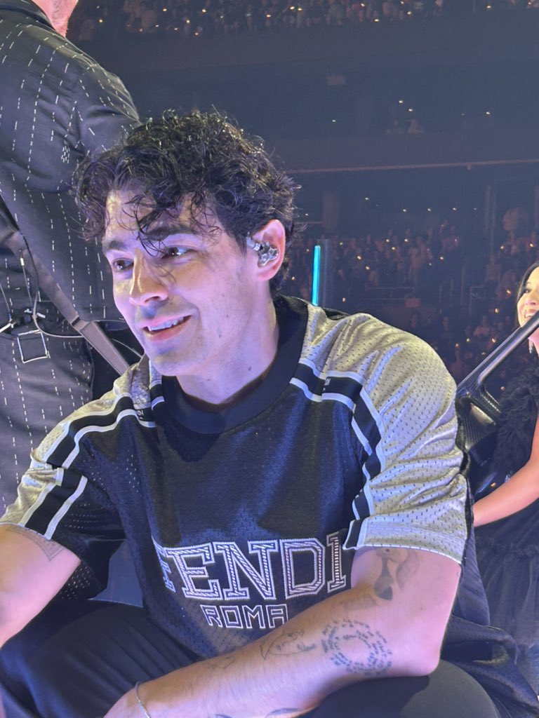 LeahEchelon's tweet photo. I would instantly start crying if I had this view HE’S SO BEAUTIFUL 😭😭 https://t.co/M0wGoF2snv