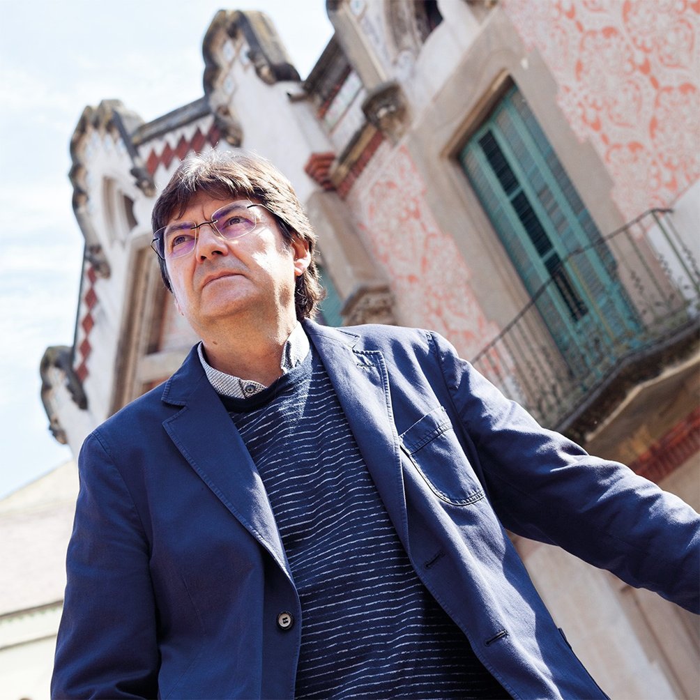 JordiSolColl2's tweet photo. Hi ha veritats perennes,
uns fils que van teixint
la trama que et conforma,
el cànem del passat
immarcescible
que sustenta el present.

Jaume Huch
Rere els vidres (Edicions de L’Albí, 2015) https://t.co/Sn0Gb7zgnT