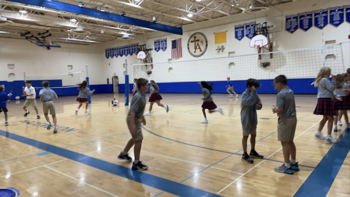 CoachLanctot's tweet photo. Thank you @OPENPhysEd and @jkleach01 
Today we had a short time with our students for the first day!
I decided to try Super Chicken and Down and Back Relay! A lot of smiles and sweating! https://t.co/uakwChVXoB