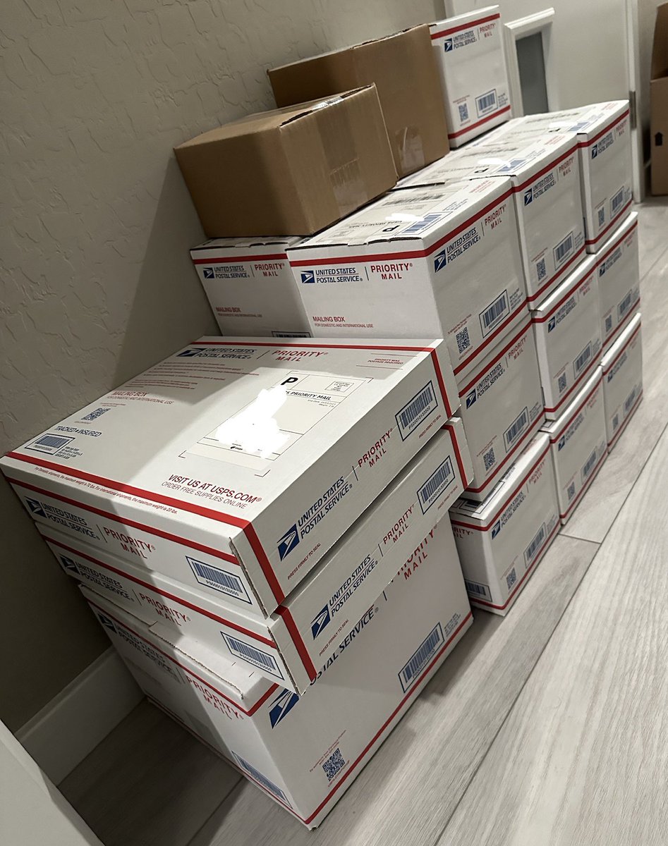 PriceErrors's tweet photo. Premium Discord Highlight: Amazon FBA💰

Hype resell has officially went down the drain with categories like sneakers, consoles, clothing, & collectibles NOT garnering the value they once did

So how do reseller survive & thrive???

🛒AMAZON FBA AND FBM🛒

This is how it's done...

Our exclusive team scours the internet for leads that are ALL manually purchasable...

We then resell on Amazon's marketplace via Fulfilled by Amazon (FBA) or Fulfilled by Me (FBM)

Most importantly we strive to educate our community with weekly seminars and Q&A's to building up a league of $100K+ sellers!