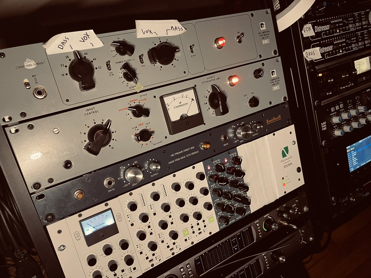 RipperFromYT's tweet photo. A couple months ago I decided to get my personal holy grail compressor. The @ChandlerLimited #RS124. I’m not regretting that choice. It’s phenomenal! #recordingstudio #producer #musicstudio #pittsburghmusicscene #neve #ssl #redd47 #pultec https://t.co/aF1mAAjC8W