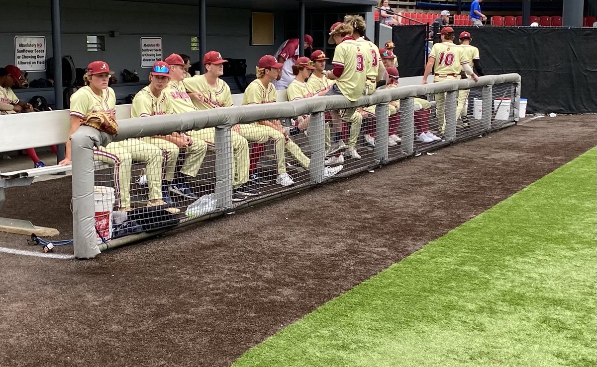alabamarawdogs's tweet photo. The Dogs take down Colorado Sluggers 6-0 in game 2 of the World Series. We will play Highland Indiana tomorrow at 12:00 #dogpilementality #soulsnatchers #8thround https://t.co/1tbUflNSJE