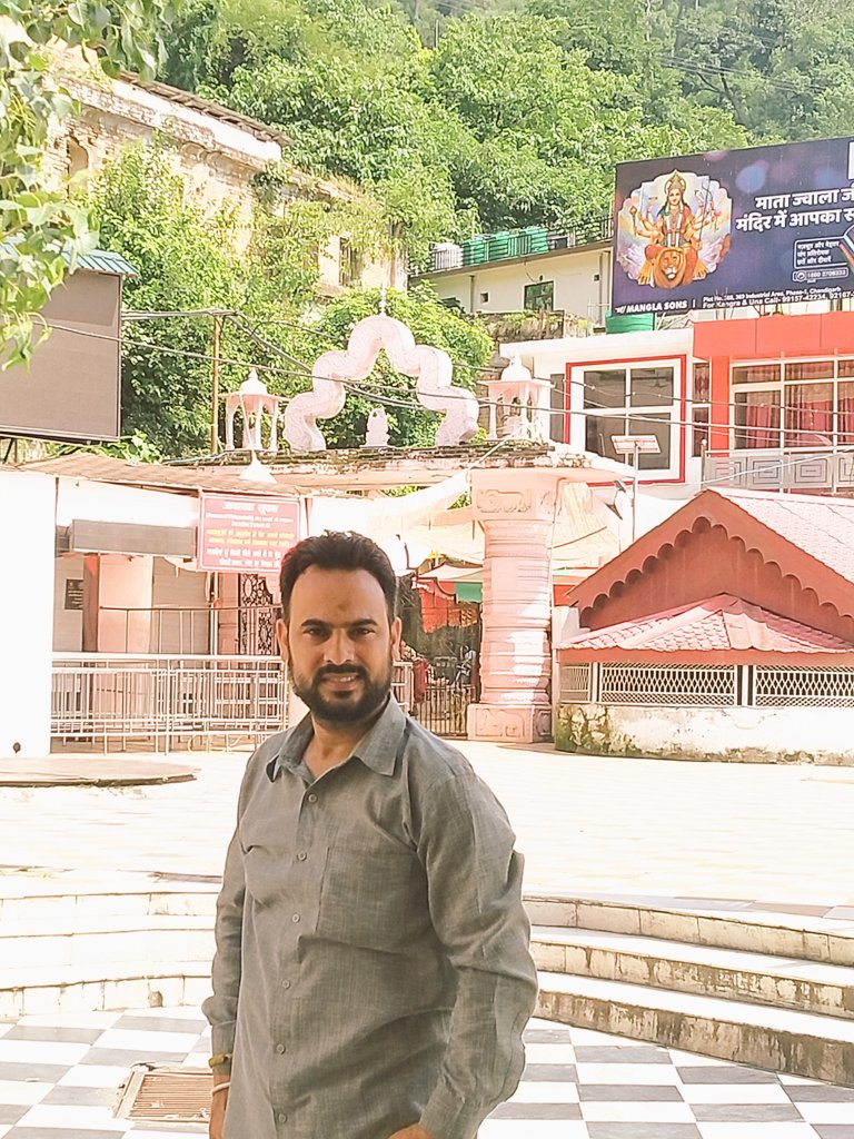 RobinzSharma's tweet photo. HAR HAR MAHADEV. JAI MAA https://t.co/cZgYF2xVcZ