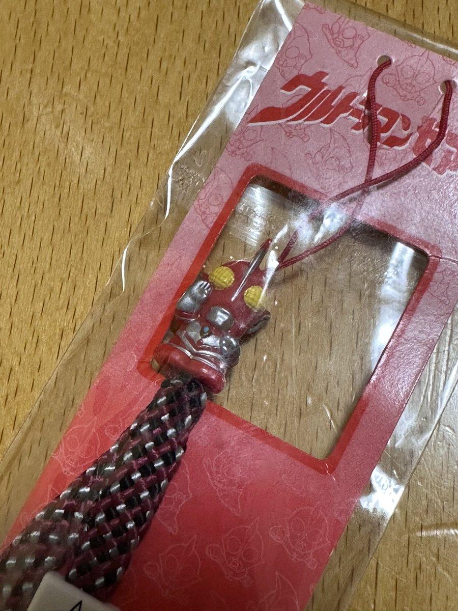 chitarou89's tweet photo. なんか古いウルトラマンのストラップ出てきた〜　ネットにも同じアイテムとか出て来ないし　価値がわからん　これは珍しいのかな？？
#ウルトラマンゼアス　#ウルトラマングッズ　#ウルトラマン玩具 https://t.co/IUu2HIQEUL