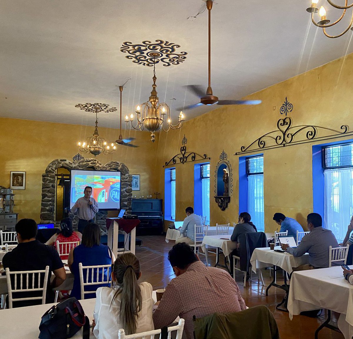 FORMACIONCENPAN's tweet photo. 📲 El fin de semana pasado estuvimos en #Acámbaro, con la estructura del @PANGuanajuato, para impartir el Taller #FOCAP.
Felicitamos a la Secretaría de @FormacionPANGTO por hacer este ejercicio en cada municipio del Estado y demostrar que somos #MásYMejoresPanistas ✌🏼 https://t.co/xVygKYRPw3