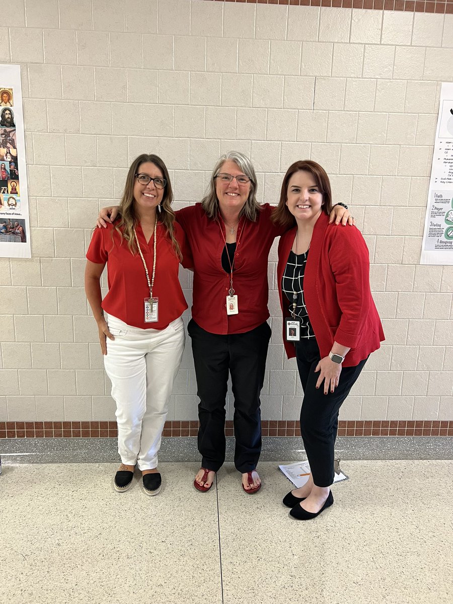 AndreaLene's tweet photo. We are looking rather “Hawk-y” today. #wtd @RHHSHawks #USHistory ❤️🖤🤍 https://t.co/tFwlvtVA8g