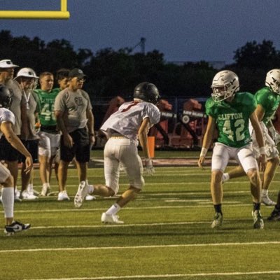 SawyerTacker's tweet photo. Tight end, power forward https://t.co/NfmPK0f3MW