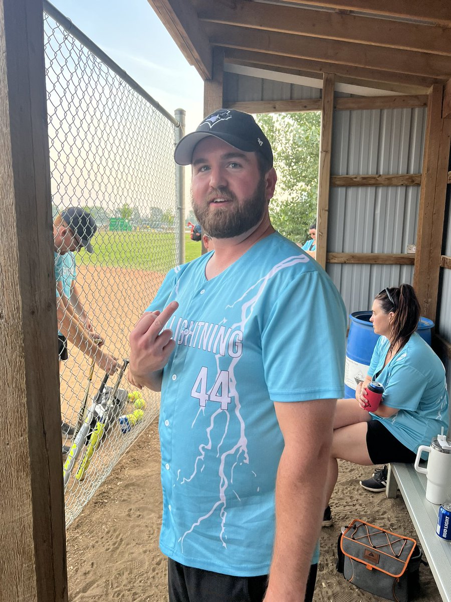 BudLightning23's tweet photo. Bud lightning falls short in the last game of the season to The Benchwarmers. Player of the game goes out to the ace himself, Robyn Cantelo. This guy caught a ball for every hour of sleep he got last night (3). Have yourself a night guy and bring that play into the playoffs!! https://t.co/kSsjlwnbWG