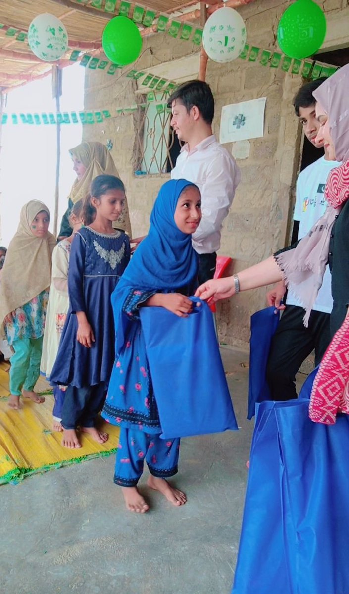 INFPakistan's tweet photo. Supporting poor children of free school in surjani town karachi 

#imtiazwelfre #donate #14thAugust #charity #help #support #freeeducation #Azadi #ChildrenOfTheWorld #children #poor #students #eduction https://t.co/VnrI1B955C