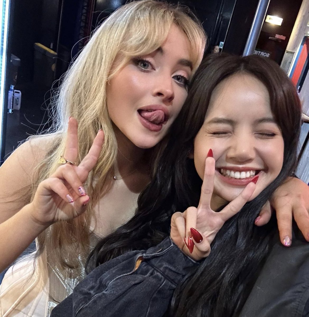sabpantheress's tweet photo. sabrina carpenter being a kpop idol vacuum, a thread https://t.co/Yzs9aiDDjW