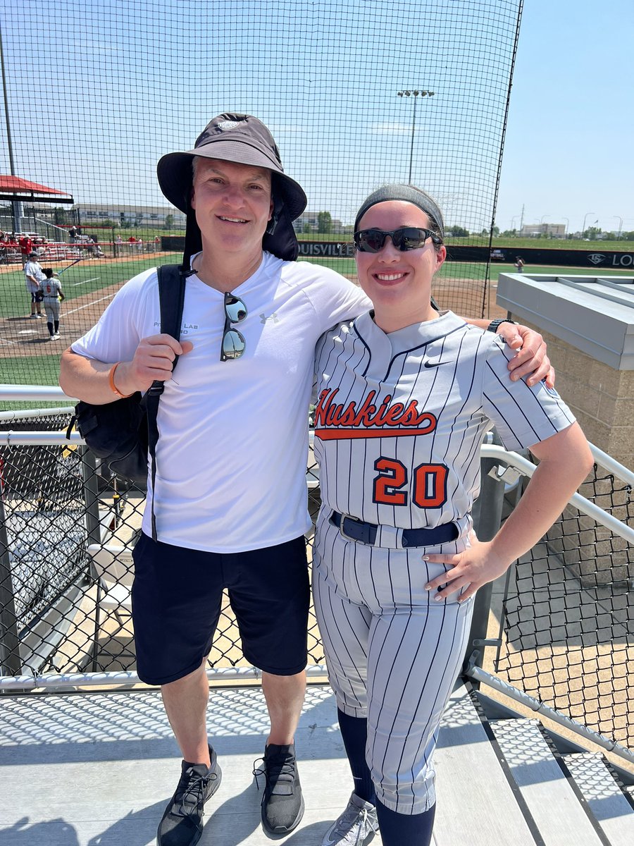 IMorales2023's tweet photo. Last night was my last lesson before heading to NC. Thank you @jonathanhon_hon for all the encouragement and guidance these last 4 years. This has been an incredible year of 🥎 for me…I now have the opportunity to play in college which I owe to you. Thank you for all you do… https://t.co/CeWBsdL1yp