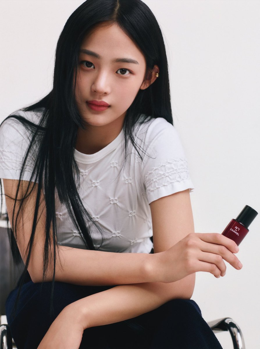 NewJeans_ADOR's tweet photo. 🫧
My Skin Story with N°1 DE CHANEL

#광고 #N1DECHANEL #레드까멜리아세럼 
#CHANELSKINCARE #샤넬스킨케어
#NewJeans #뉴진스 #MINJI #민지 https://t.co/t67dSuPt6A