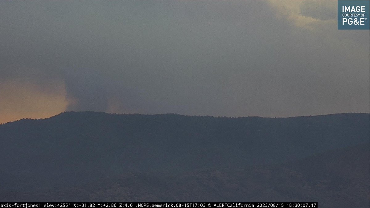 CAFireScanner's tweet image. Air Attack arriving over the #HeadFIre near Hamburg in Siskiyou Co reporting the fire is very active, very aggressive, suggests more evacs - those were just upgraded to evacuation orders. 300-400 acres on both sides of both the Klamath + Scott Rivers.

protect.genasys.com/search?z=9.951…