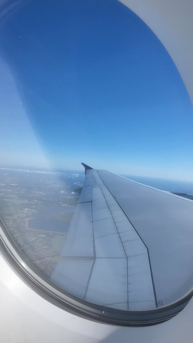 Trayset's tweet photo. Here's a rather nice #A380 #wingtuesday leaving Thiefrow for y'all π https://t.co/VxhgzpEQCP