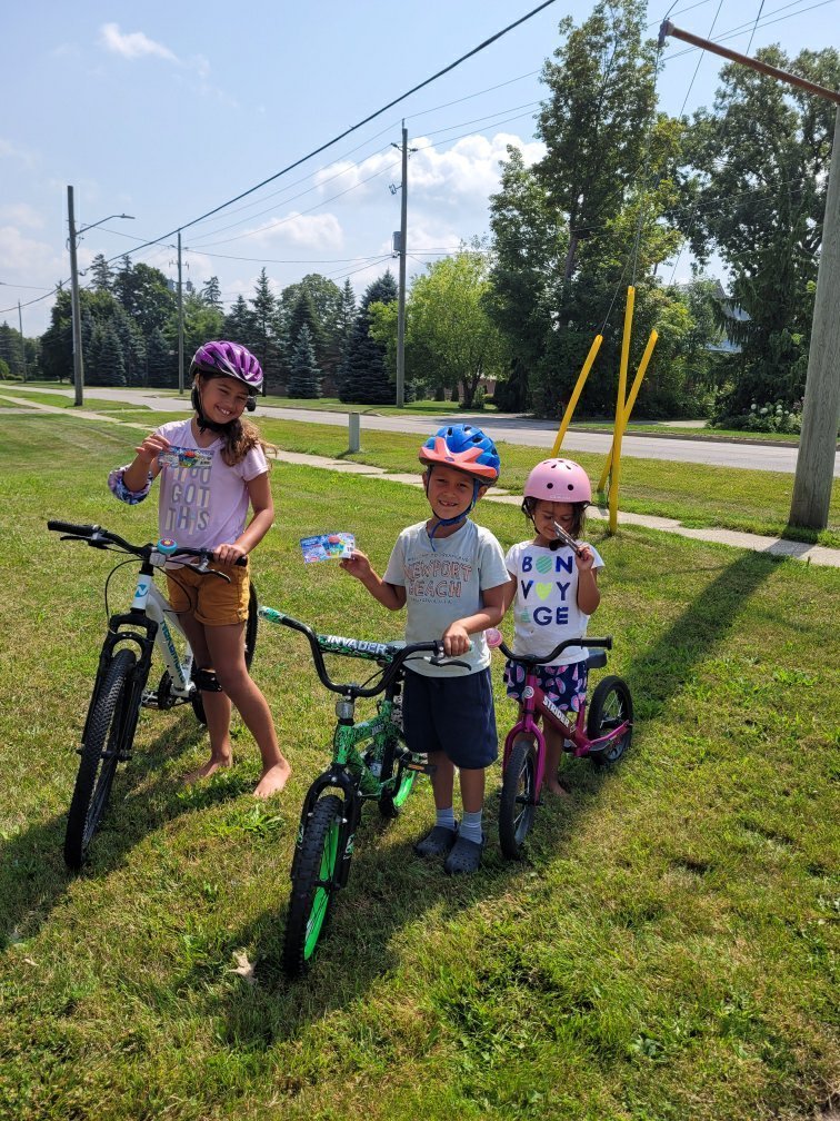 OPP_WR's tweet photo. #BrantOPP PC Gagnon was handing out #positivetickets for @circlekcan frosters to these young cyclists who were practicing proper #bicyclesafety. Sweet summer, sweet rides, sweet treats. @BrantCommunity https://t.co/rut2cPXN7f