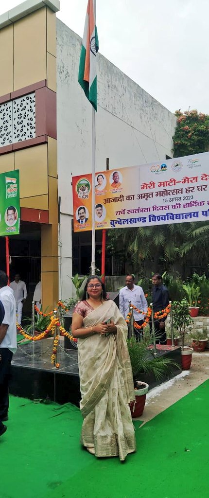 DrShwetaPandey3's tweet photo. इस रंग से बेहतर कुछ भी नहीं 
इस जश्न से बेहतर कुछ भी नहीं...
स्वतंत्रता दिवस की हार्दिक शुभकामनाएं 🇮🇳🇮🇳 #IndependenceDay2023 @DrumeshkumarBU @EduMinOfIndia @journoshaswat @journoshaswat @kalasopan @MinOfCultureGoI @NSSRDLucknow @munnatiwaribu @TheCampusNews https://t.co/ykGnZELnpu