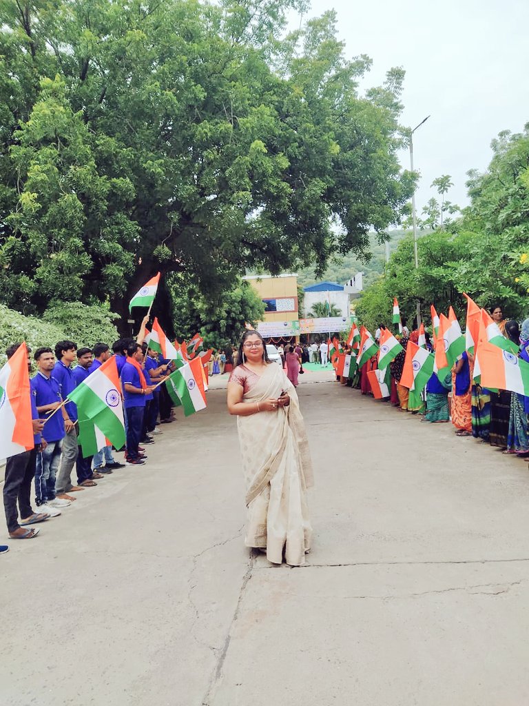 DrShwetaPandey3's tweet photo. इस रंग से बेहतर कुछ भी नहीं 
इस जश्न से बेहतर कुछ भी नहीं...
स्वतंत्रता दिवस की हार्दिक शुभकामनाएं 🇮🇳🇮🇳 #IndependenceDay2023 @DrumeshkumarBU @EduMinOfIndia @journoshaswat @journoshaswat @kalasopan @MinOfCultureGoI @NSSRDLucknow @munnatiwaribu @TheCampusNews https://t.co/ykGnZELnpu