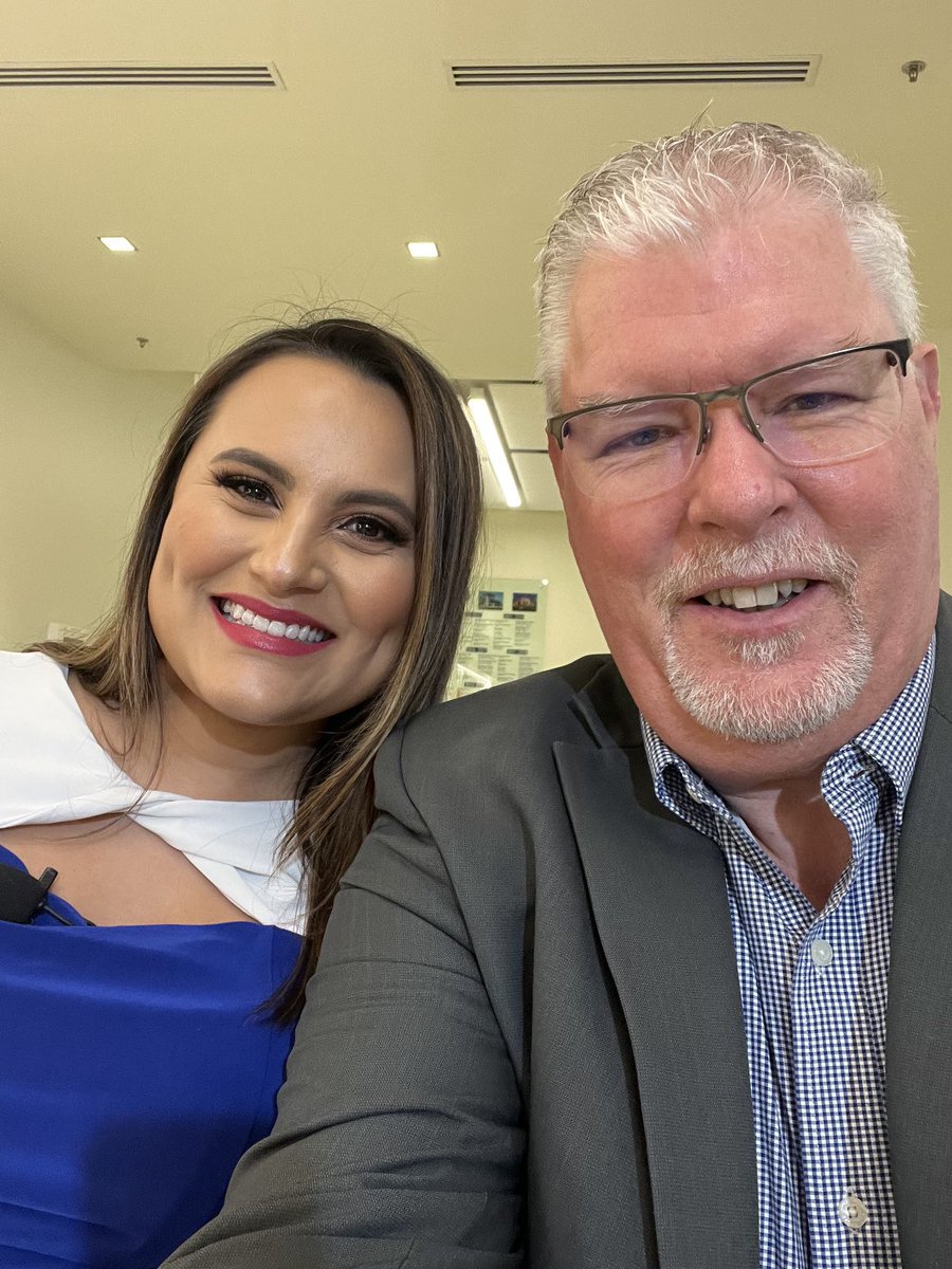 Walking through the University Center I was thrilled to see ⁦<a href="/AngelinaTVNews/">Angelina Armendariz</a>⁩. So good to see her again. Proud of her and all of our ⁦<a href="/utacomm/">UTA Dept. of Comm.</a>⁩ ⁦@utarlington⁩ graduates making an impact in DFW, the nation, and the world. P.S. my daughter calls this a Dad selfie!