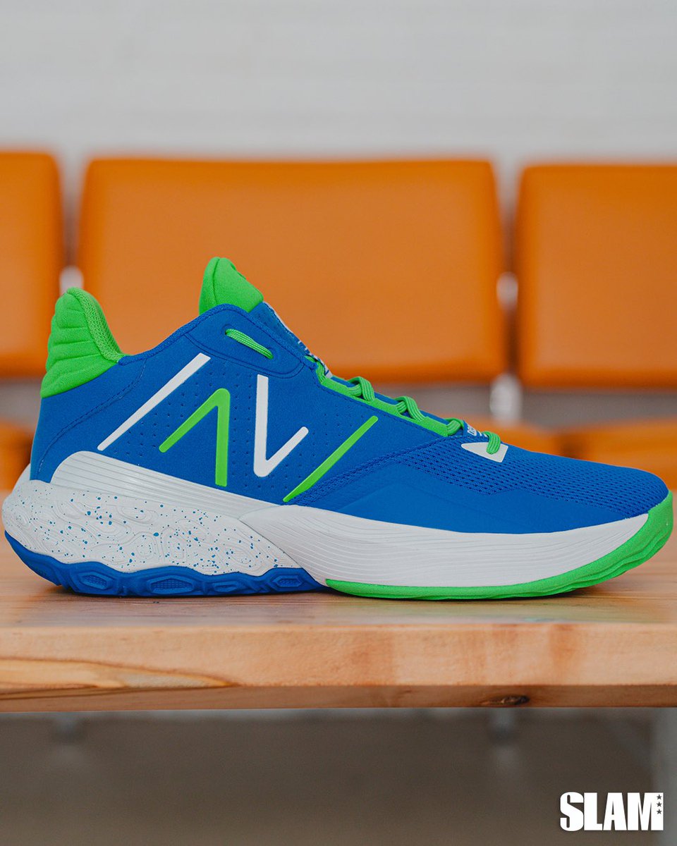 SLAMKicks's tweet image. We got the Blue Arrow on the cover of KICKS 26 with the New Balance TWO WXY v4 🏹🏹🏹 slam.ly/kicks-jamal