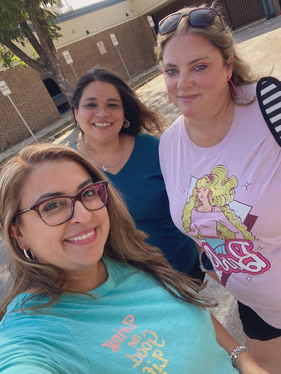 BiselvaOrtega's tweet photo. I absolutely love working with @KrisLeeMart and @earocha5. We had a vision and we made it happen. Looking forward to an amazing school year! #TeamHowsman #WeAreBetterTogether @NISDHowsman https://t.co/A51TKP6mGA
