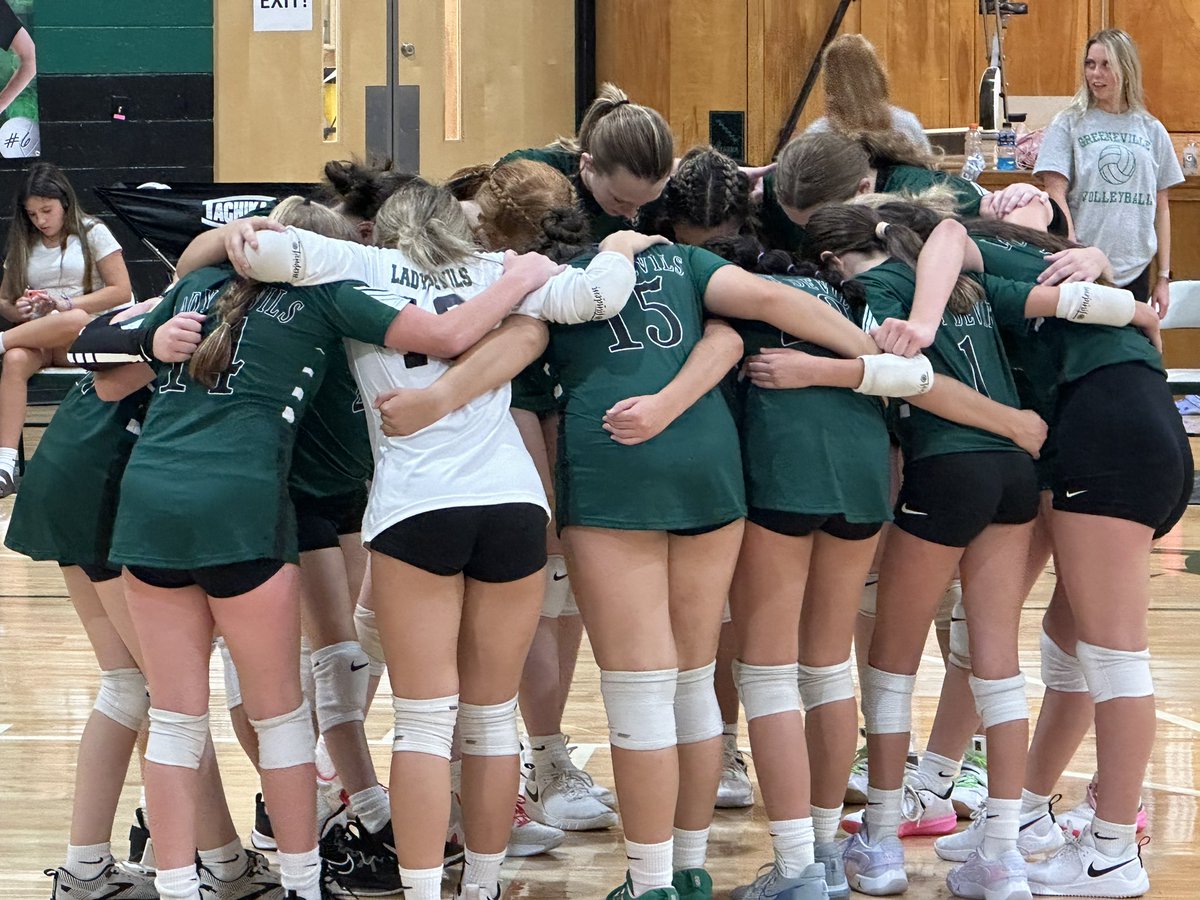 cmgjessee's tweet photo. Both JV and varsity won, in two sets. The teams were penalized for some reason, but it didnโt hold us down from a clean sweep. Itโs amazing, when you are doing great things, you have a target on your back. Onward and upward ladies. #WeOverMe #titletown #playforoctober https://t.co/RXAlbtIic3