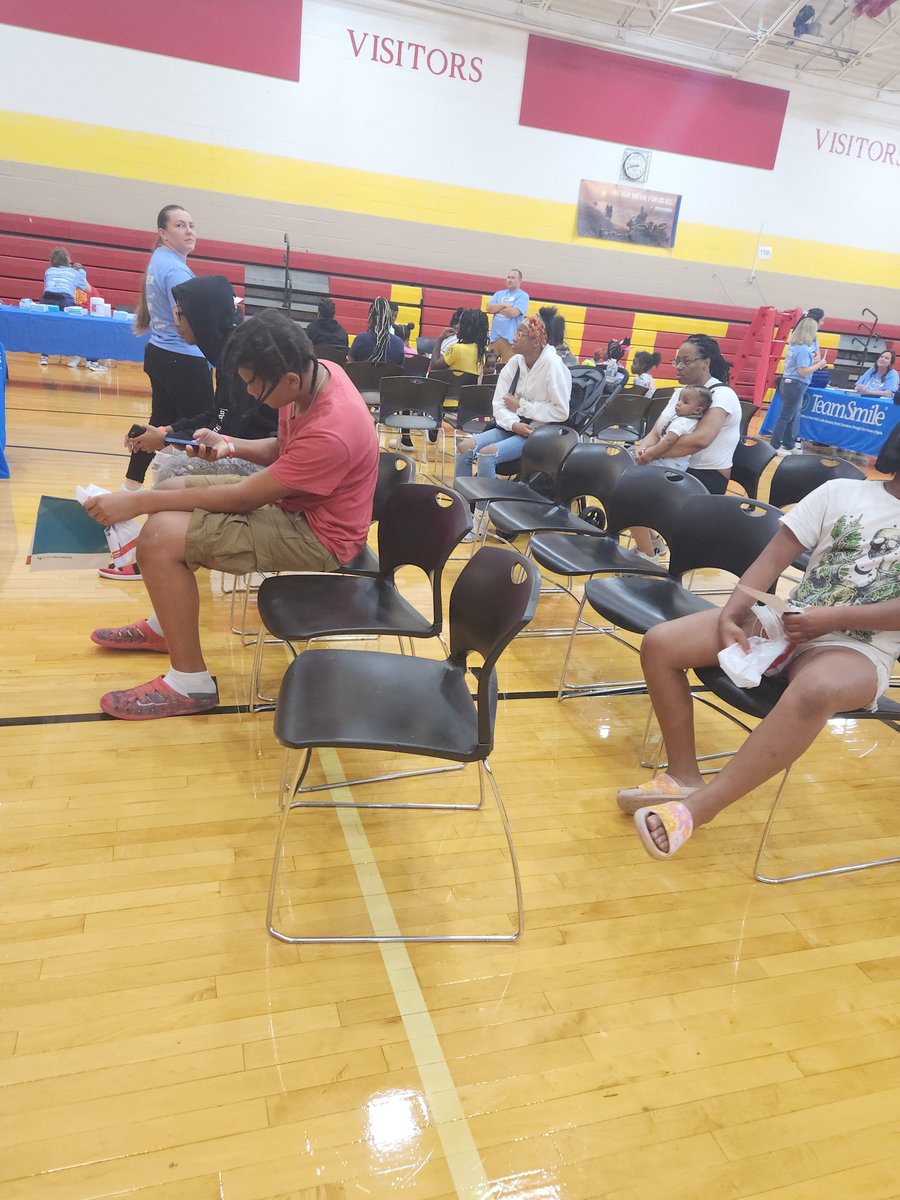 teamsmile_n's tweet photo. Great day with the DJ Reader Foundation back-to-school fair at Shorder High School. Thank you DJ Reader Foundation, Sun Life U.S. DentaQuest and Skygen!
#dentalcare #healthysmiles #backt https://t.co/iCKu5OgJ4b