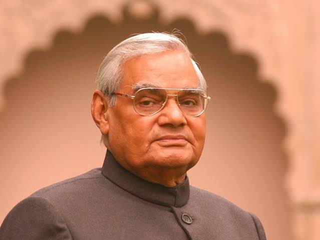 RCP_Singh's tweet photo. भारतीय राजनीति के अप्रतिम हस्ताक्षर पूर्व प्रधानमंत्री, भारतरत्न श्रद्धेय अटल बिहारी वाजपेयी जी की पुण्यतिथि  पर उन्हें सादर नमन । https://t.co/KZjWnbfl2q