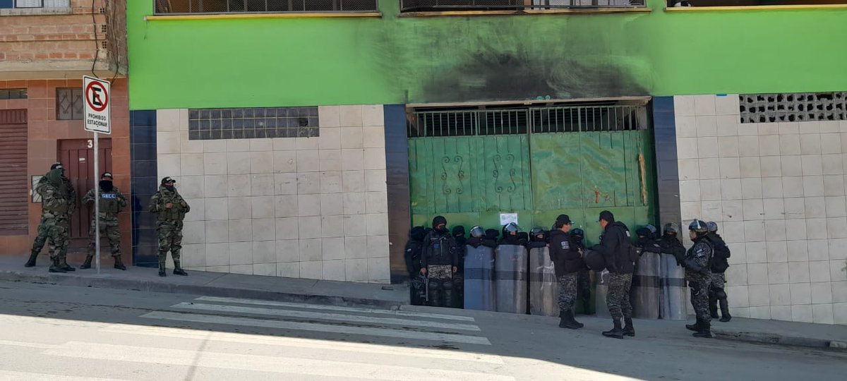 rtp_bolivia's tweet photo. ⚠️ #Digcoin cierra #mercado de #coca de Villa El Carmen en #LaPaz ➡️ https://t.co/S4HEFOwyBY https://t.co/ZRXmhGhK2Y