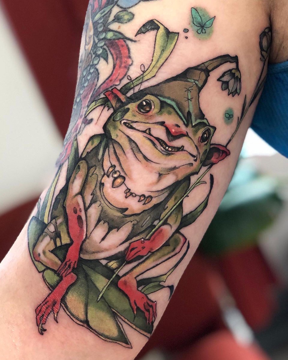 Man, I’ve been SO busy with illustration work lately I’ve barely been posting my tattoos! Making up creatures like this is pure heaven to me though, so I hope you like it. It’s…a Froglin. Or…Froblin. Grog maybe? #fantasyartist #fantasytattoo