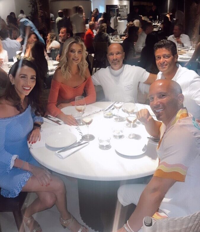 greekcitytimes's tweet photo. Mary Vitinaros With Netflix's Selling Sunset Oppenheim Twins In Mykonos https://t.co/UW3iUgIerX https://t.co/mxZysaMJGD