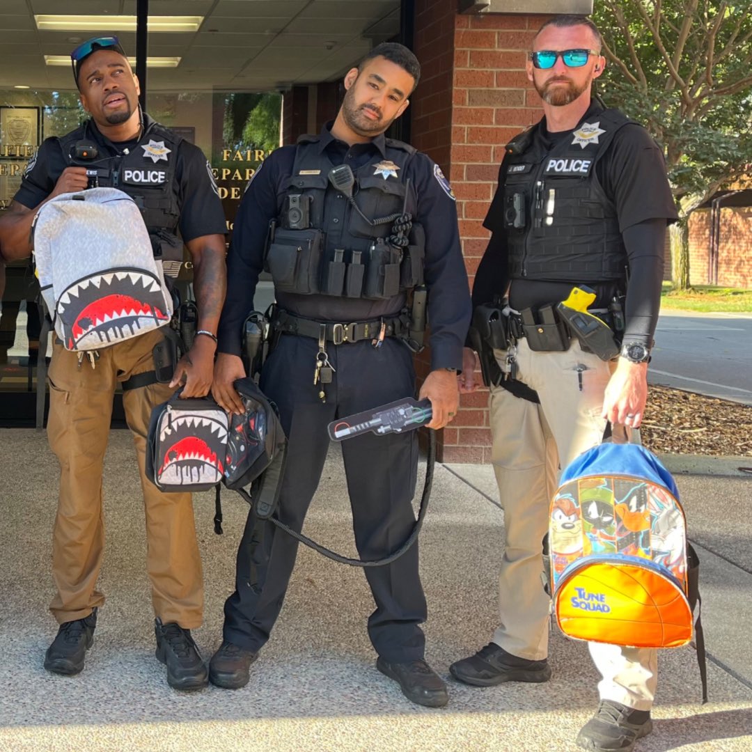 FairfieldPolice's tweet photo. Our SROs are ready for the first day of school! Are you? Here are some safety tips for those morning “back to school” photos: https://t.co/ZgTmYu45K7 #backtoschool #fpd #ffpd #FirstDayOfSchool https://t.co/8xk8ILuKcO