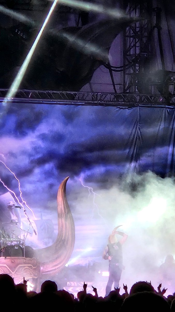 Drinking from the horn! Can't wait for Ghost! <a href="/AmonAmarthBand/">Amon Amarth</a> <a href="/thebandGHOST/">Papa V Perpetua</a> #amonamarth #metal #ghost