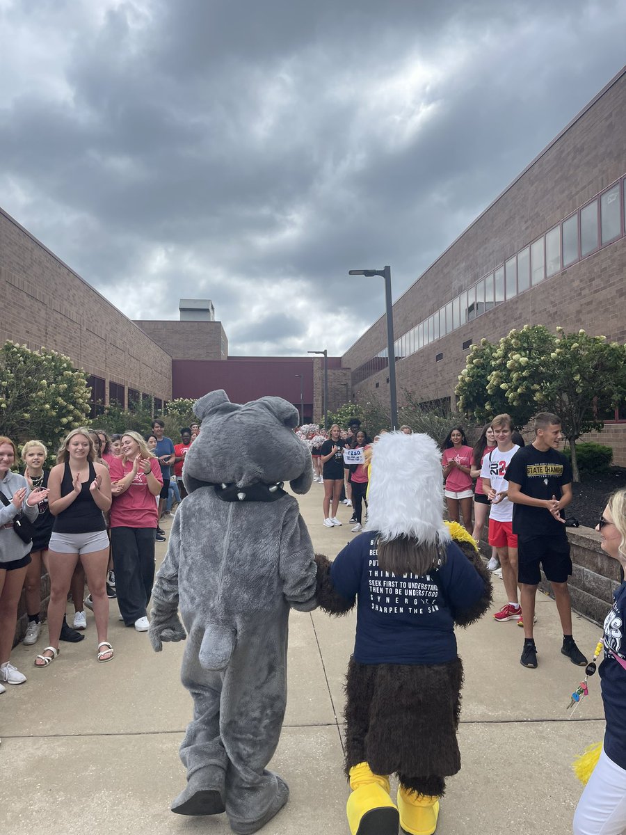 DrWilliams0319's tweet image. The South Quadrant also had a Pep Rally at SHS this afternoon. It was full of positive energy and exactly what we all needed. The band and cheerleaders did a great job. PSE tied with ECC for most energy! 🎉 We all had a lot of fun! #fzsd #FZEquiptoExcel